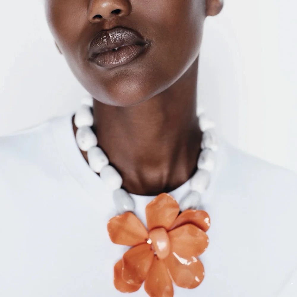 Zara Orange and White Flower Necklace. NWT
